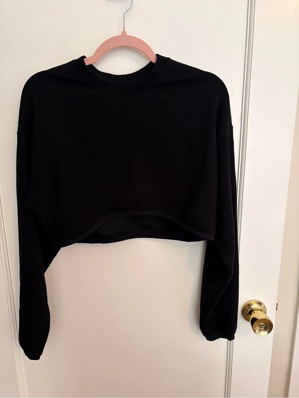 ALO Yoga Black Cropped Crewneck Sweatshirt